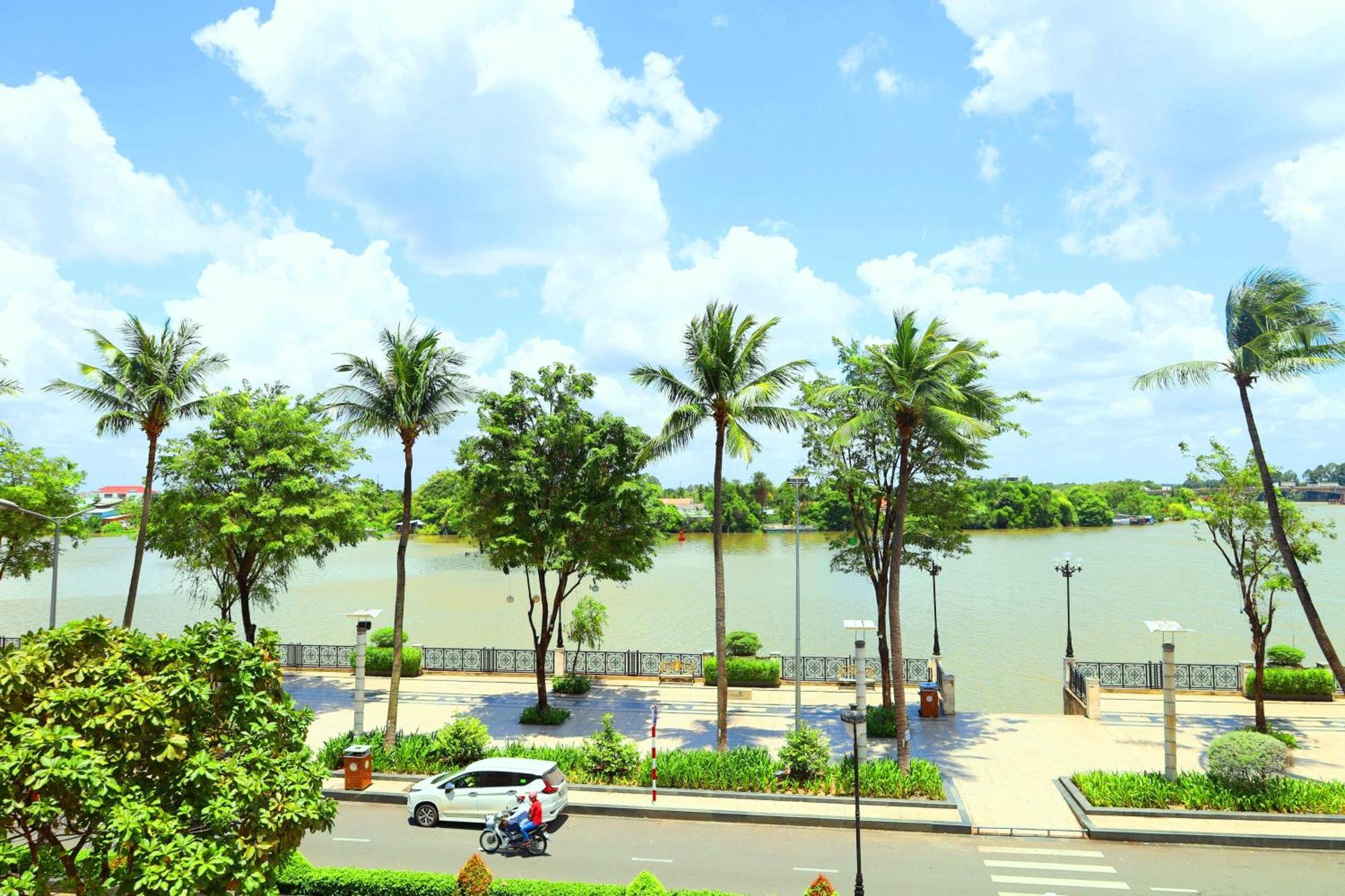 Thu Dau Mot Bcons Riverside Hotel Binh Duong מראה חיצוני תמונה
