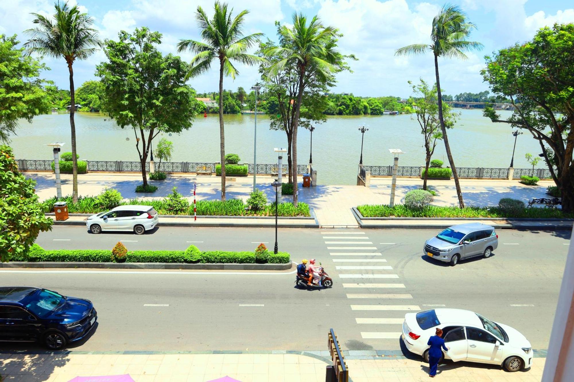 Thu Dau Mot Bcons Riverside Hotel Binh Duong מראה חיצוני תמונה